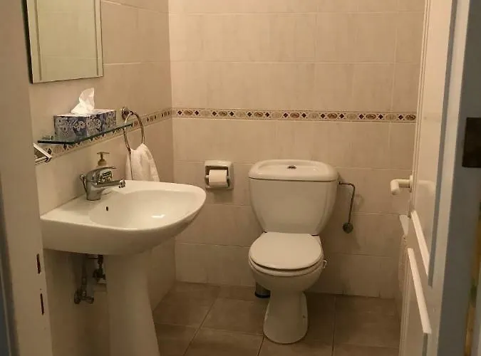 Kings Palace - Fabulous Pool-side 2 Bed 파포스