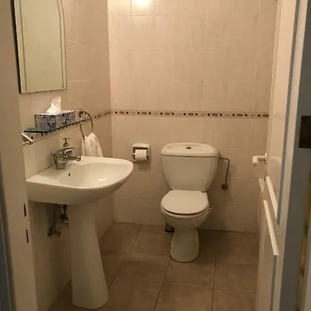 Kings Palace - Fabulous Pool-side 2 Bed Пафос