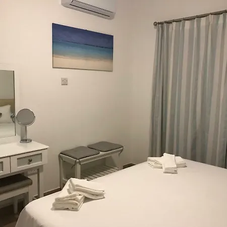 Kings Palace - Fabulous Pool-side 2 Bed *