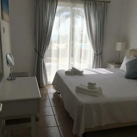 Kings Palace - Fabulous Pool-side 2 Bed * Пафос