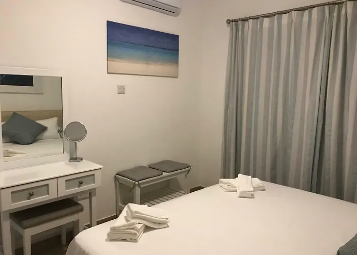 Kings Palace - Fabulous Pool-side 2 Bed *