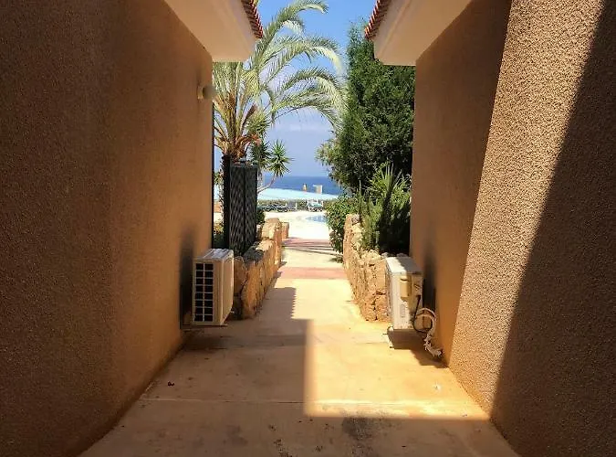 Kings Palace - Fabulous Pool-side 2 Bed Apartament