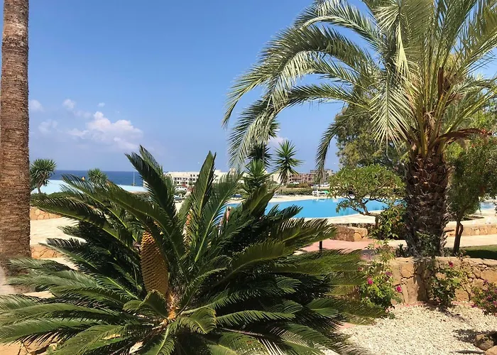 Kings Palace - Fabulous Pool-side 2 Bed * Paphos