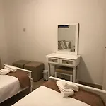 Kings Palace - Fabulous Pool-side 2 Bed Apartament Pafos
