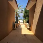 Kings Palace - Fabulous Pool-side 2 Bed Apartament