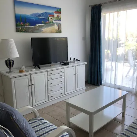 Kings Palace - Fabulous Pool-side 2 Bed Apartament *